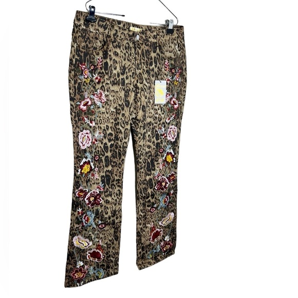 Home Folk Women’s Embroidered Floral Bootcut Jeans - Picture 4 of 12
